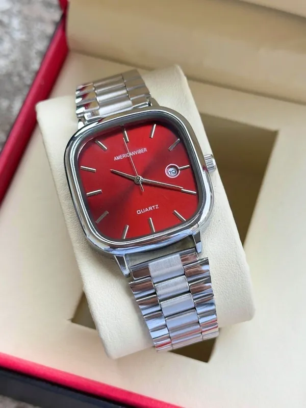 Red_Metal_Bracelet_Quartz_Watch