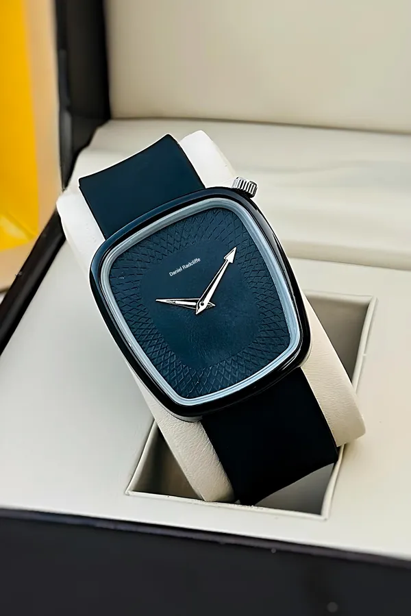 Black_Analog_Wristwatch_for_All