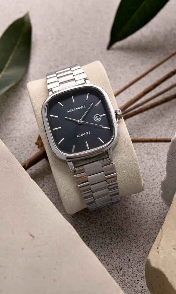 Silver_Metal_Bracelet_Quartz_Watch_With_Black_Square_Dial