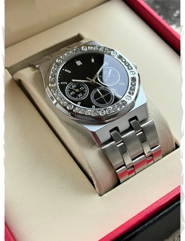 Silver_Metal_Chronograph_Watch_for_Men