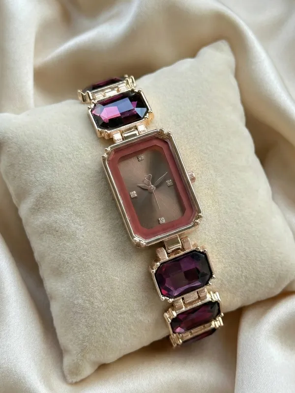 Rose_Gold_Rectangular_Bracelet_Watch_for_Women
