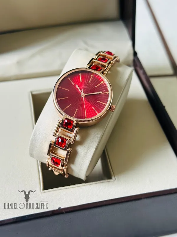 Red_Metal_Bracelet_Watch_for_Women