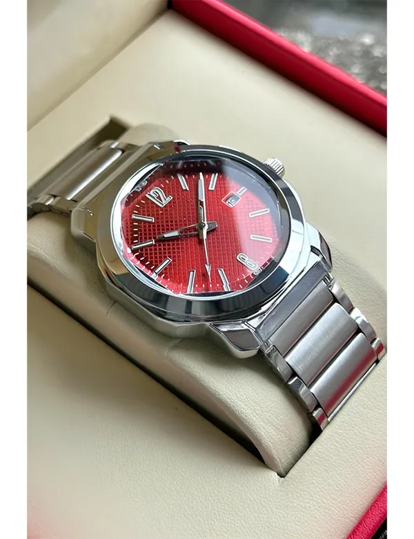 Silver_Metal_Analog_Watch_For_Everyday_Wear