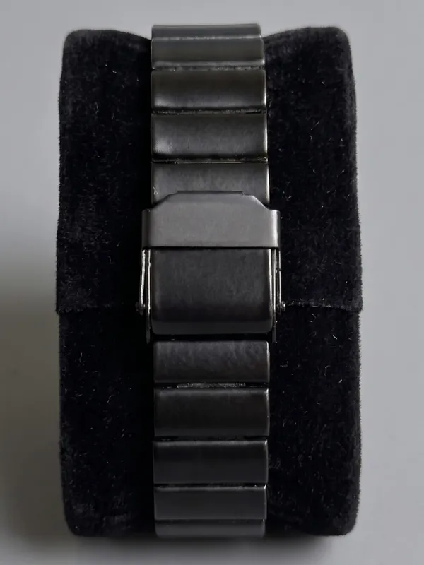 Black_Metal_Analog_Watch_for_Women