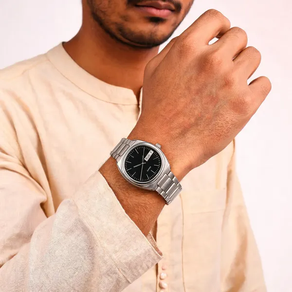 Silver_Stainless_Steel_Black_Dial_Bracelet_Analog_Watch_For_Men