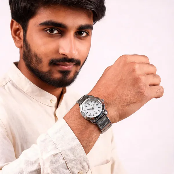 Silver_Metal_Analog_Watch_For_Men_And_Men