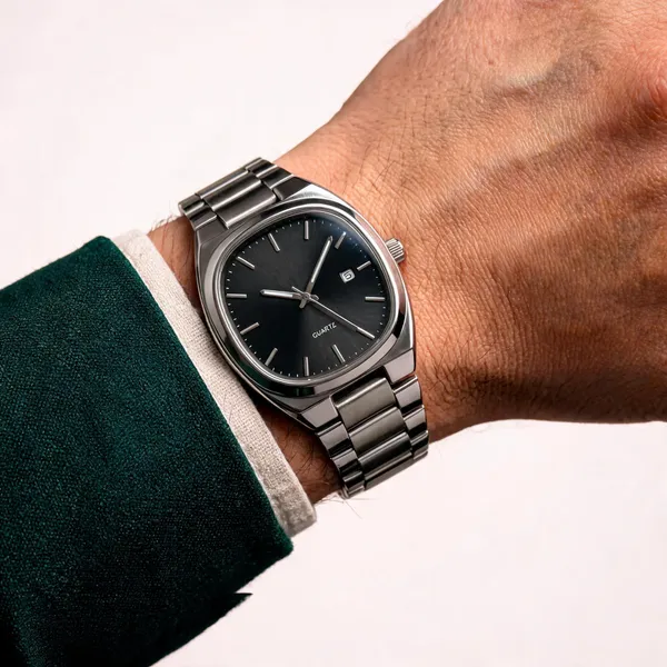 Silver_Stainless_Steel_Black_Dial_Analog_Quartz_Watch_For_Men