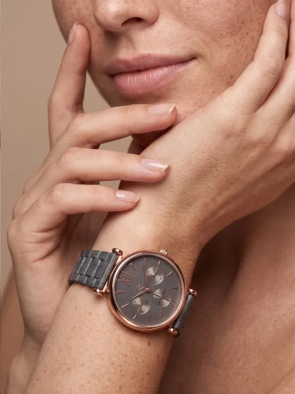 Black_Metal_Multidial_Watch_for_Adults