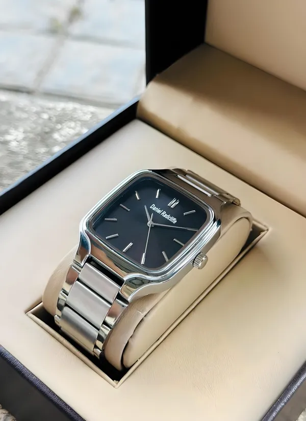 Silver_Metal_Rectangular_Watch_for_Unisex