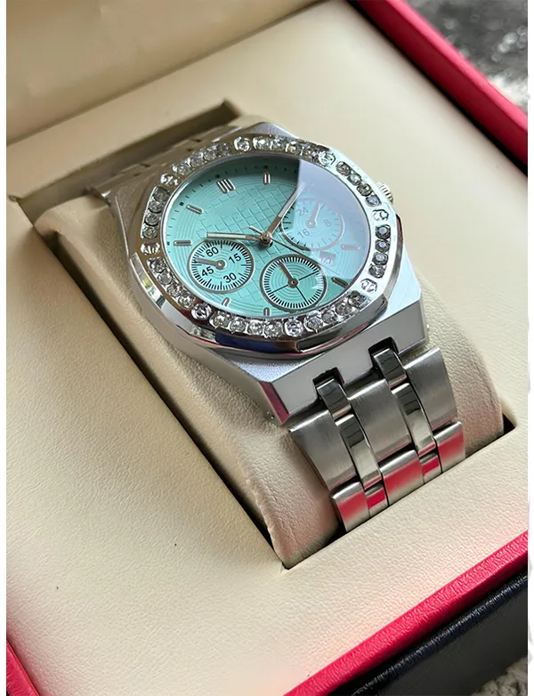 Silver_Metal_Chronograph_Watch_for_Men