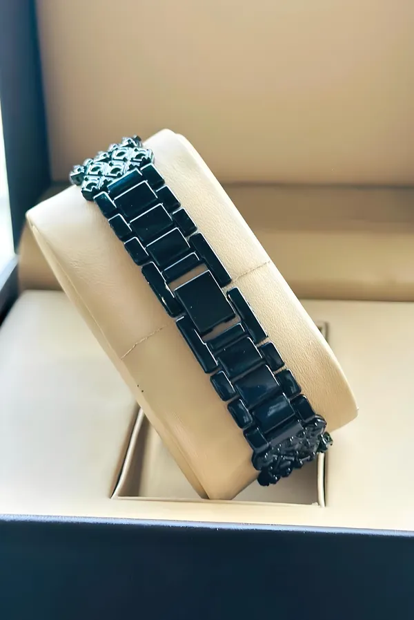 Black_Metal_Bracelet_Watch_for_Women
