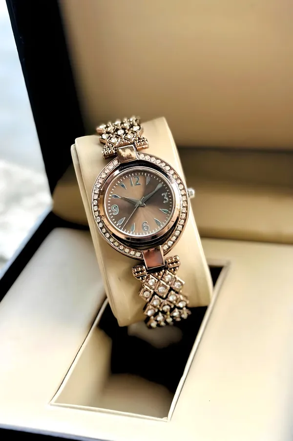 Rose_Gold_Metal_Bracelet_Watch_for_Women
