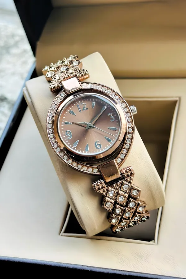 Rose_Gold_Metal_Bracelet_Watch_for_Women