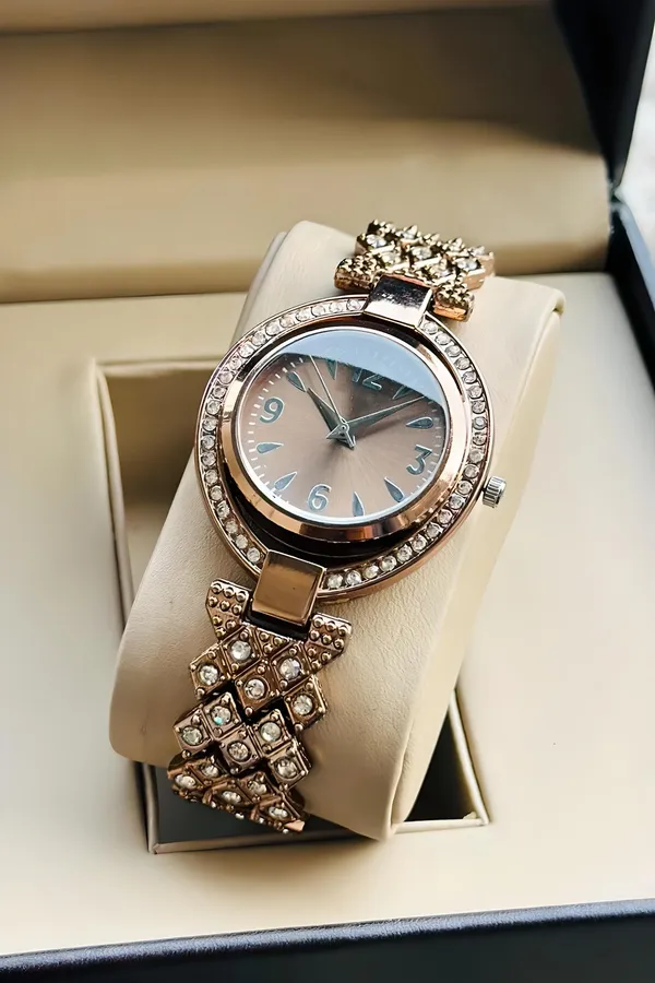 Rose_Gold_Metal_Bracelet_Watch_for_Women