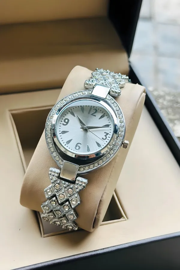 Silver_Metal_Bracelet_Watch_for_Women