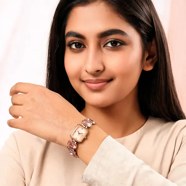 Rose_Gold_Stainless_Steel_Crystal_Link_Rectangular_Watch_For_Women