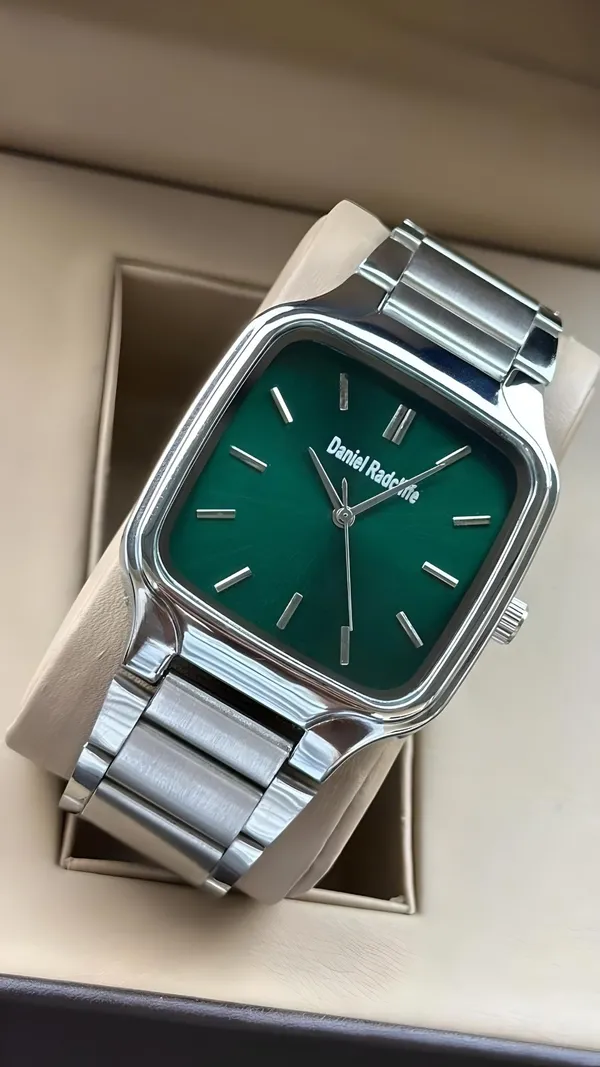 Green_Metal_Analog_Watch_for_Adults
