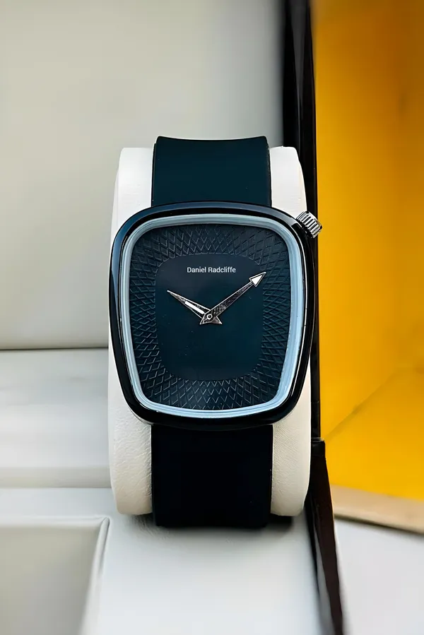 Black_Analog_Wristwatch_for_All