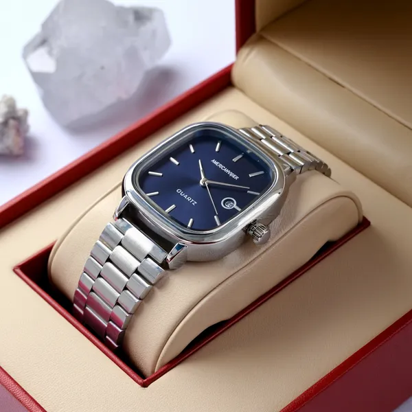 Silver_Metal_Bracelet_Quartz_Watch_With_Black_Square_Dial