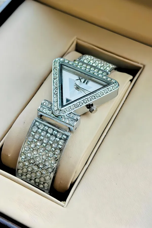 Silver_Crystal_Embellished_Analog_Watch_for_Women