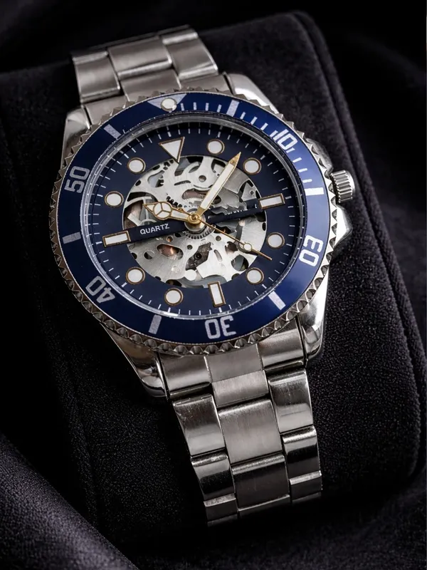 Silver_Metal_Quartz_Analog_Watch_for_Men