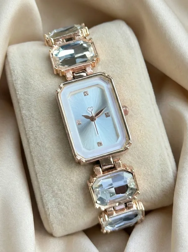 Rose_Gold_Rectangular_Bracelet_Watch_For_Women