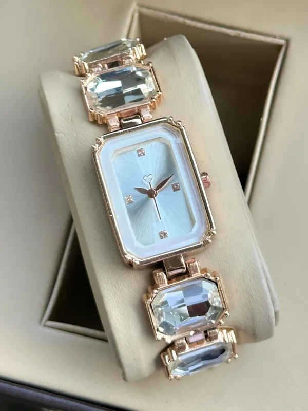 Rose_Gold_Rectangular_Bracelet_Watch_For_Women