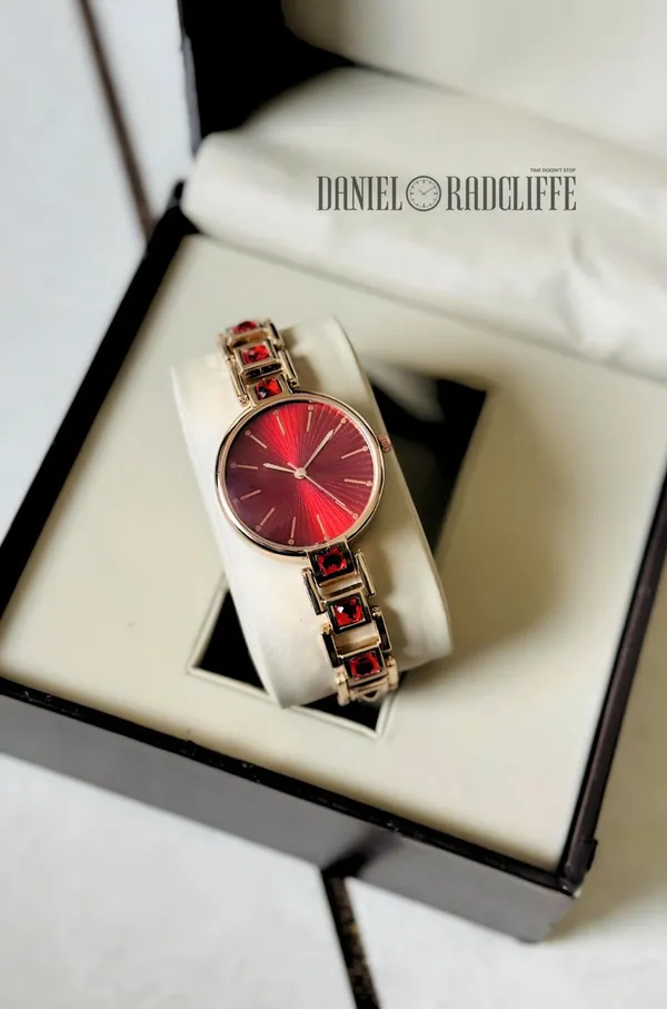 Red_Metal_Bracelet_Watch_for_Women