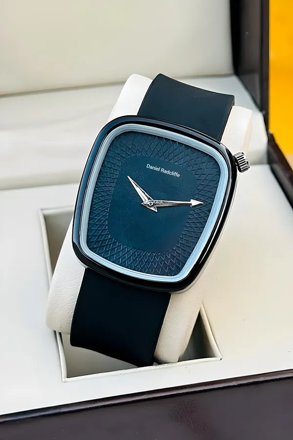 Black_Analog_Wristwatch_for_All