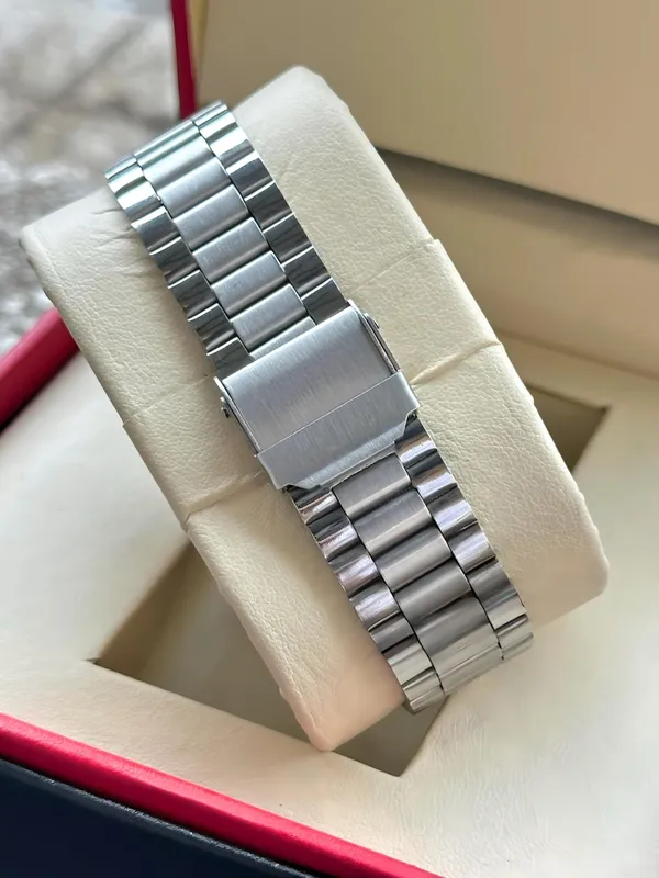 Silver_Metal_Square_Dial_Watch_For_Adults