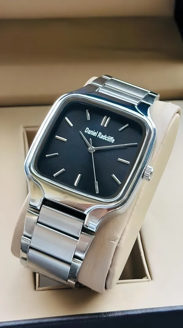 Silver_Metal_Rectangular_Watch_for_Unisex