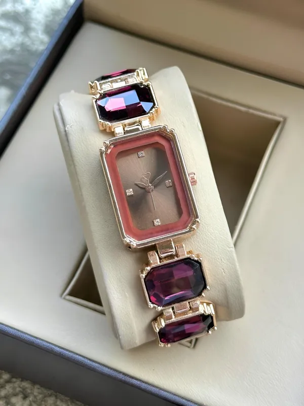 Rose_Gold_Rectangular_Bracelet_Watch_for_Women