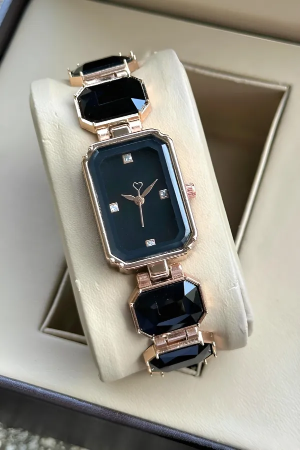 Rose_Gold_Rectangular_Bracelet_Watch_for_Women