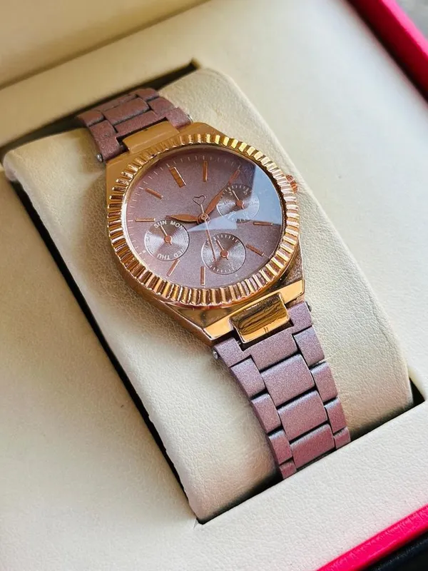 Pink_Metal_Analog_Watch_for_Women