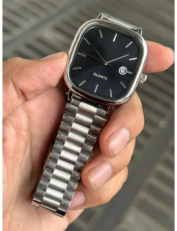 Silver_Metal_Bracelet_Quartz_Watch_With_Black_Square_Dial