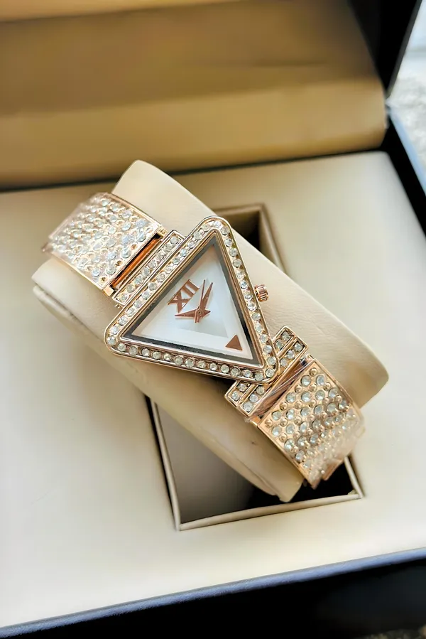 Rose_Gold_Crystal_Embellished_Analog_Watch_for_Women