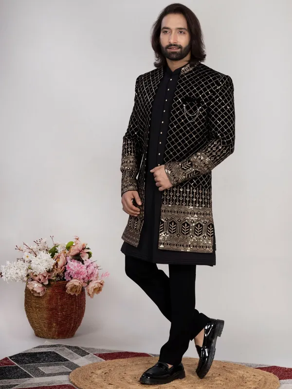 Black_Velvet_Regular_Fit_Embroidered_Indo-Western_For_Men