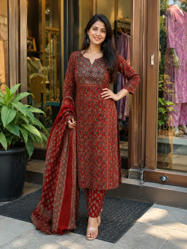 Red_Cotton_Straight_Printed_Kurti_Set_For_Women