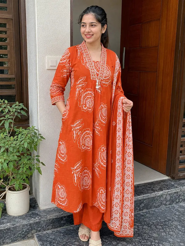Orange_Cotton_Straight_Floral_Print_Kurti_Set_For_Women