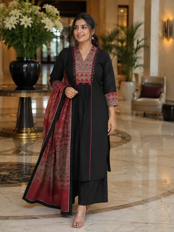 Black_Cotton_Printed_Straight_Kurti_Set_For_Women