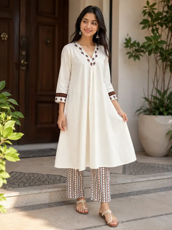 White_Cotton_Floral_Anarkali_Kurti_Set_For_Women