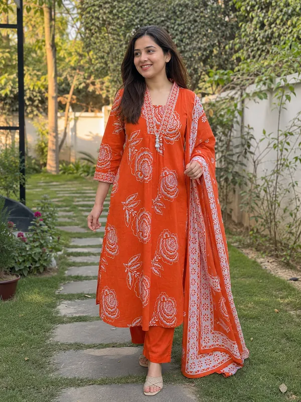 Orange_Cotton_Straight_Floral_Print_Kurti_Set_For_Women