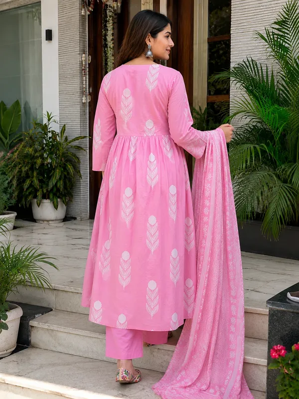 Pink_Cotton_Floral_Print_Anarkali_Kurti_Set_For_Women