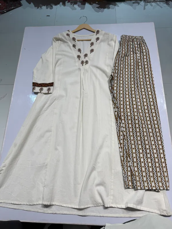 White_Cotton_Floral_Anarkali_Kurti_Set_For_Women