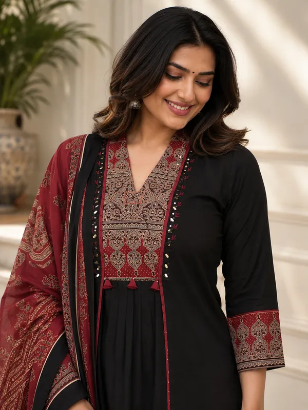 Black_Cotton_Printed_Straight_Kurti_Set_For_Women