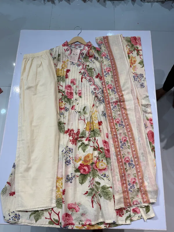 Cream_Cotton_Straight_Floral_Print_Kurti_Set_For_Women