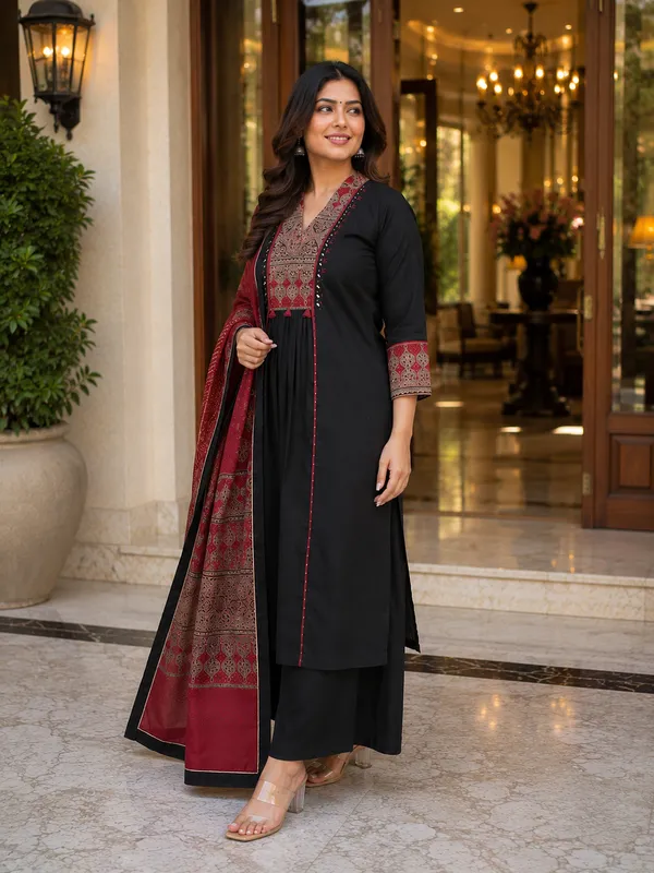 Black_Cotton_Printed_Straight_Kurti_Set_For_Women