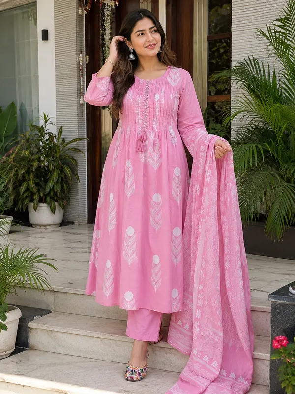 Pink_Cotton_Floral_Print_Anarkali_Kurti_Set_For_Women