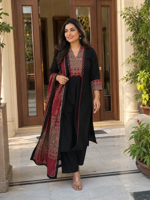 Black_Cotton_Printed_Straight_Kurti_Set_For_Women