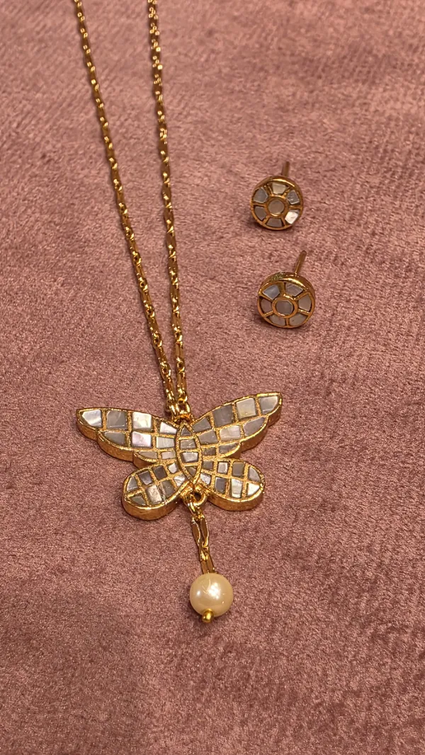 Gold_Brass_Mother_Of_Pearl_Butterfly_Pendant_Set_For_Women